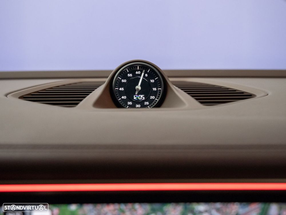 Porsche Macan Electric 4 - 23