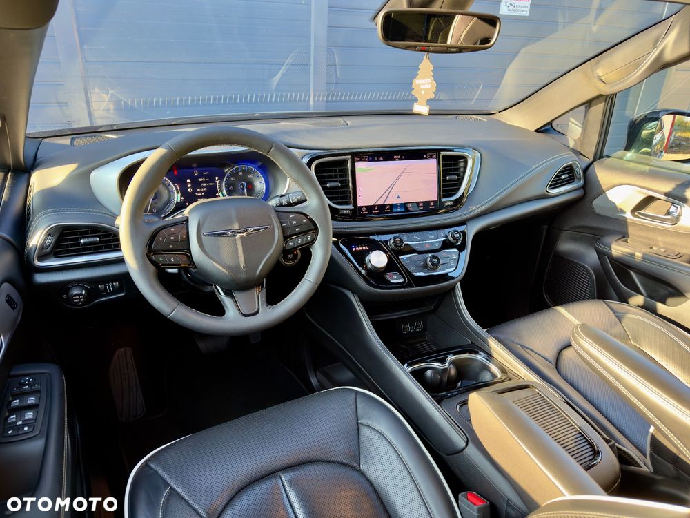 Chrysler Pacifica - 23