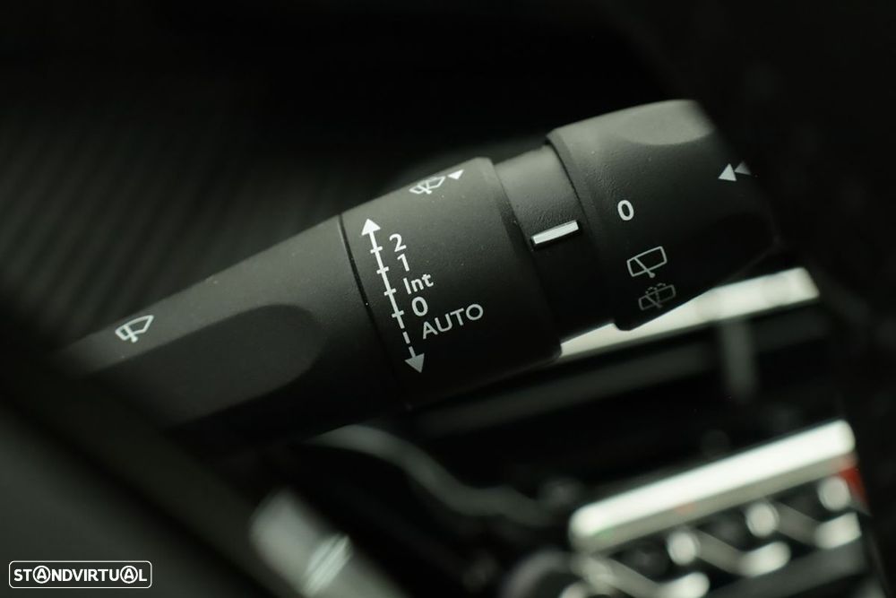 Peugeot 2008 1.2 PureTech Allure - 19