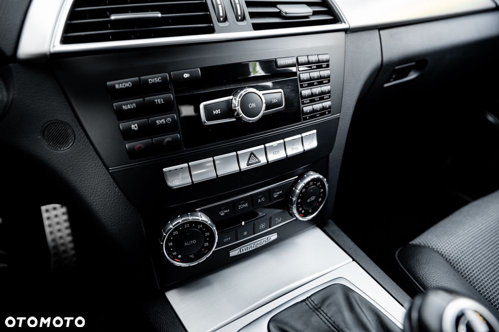 Mercedes-Benz Klasa C 180 BlueEFFICIENCY 7G-TRONIC Avantgarde - 33