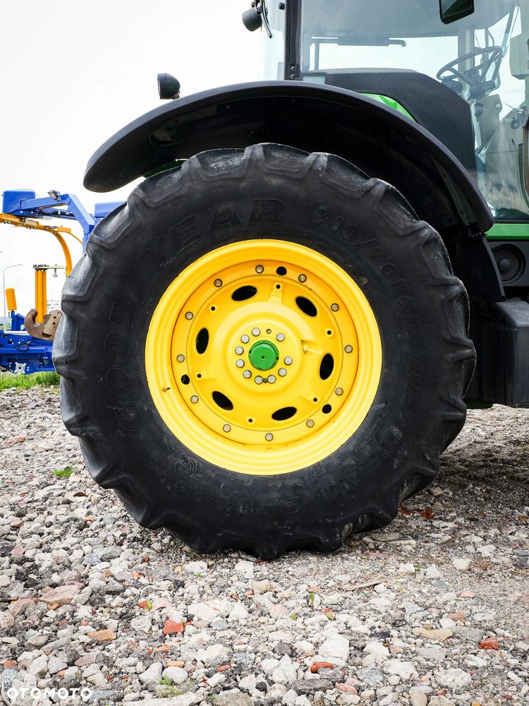 John Deere 8220 - 23
