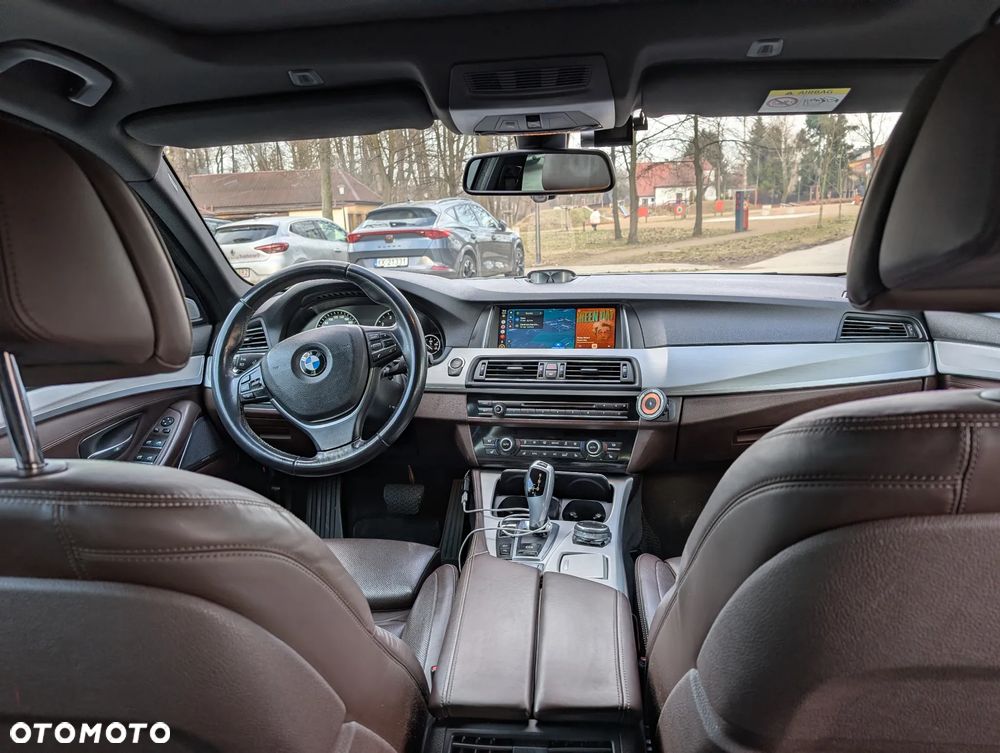 BMW Seria 5 528i xDrive Luxury Line - 11