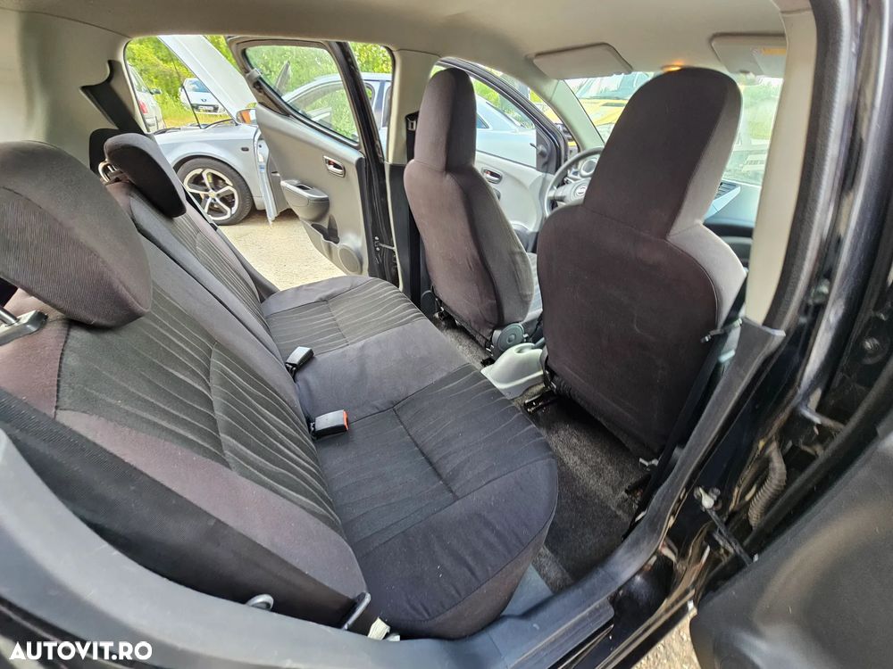 Nissan Pixo - 8