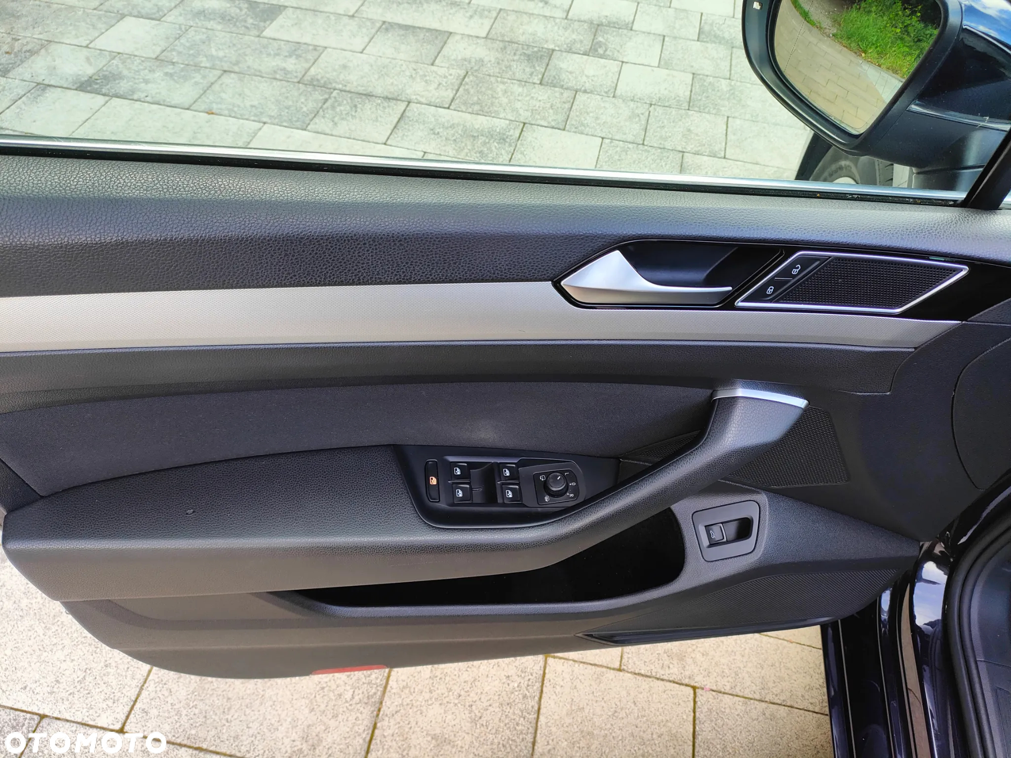 Volkswagen Passat Variant 1.6 TDI (BlueMotion Technology) DSG Trendline - 11