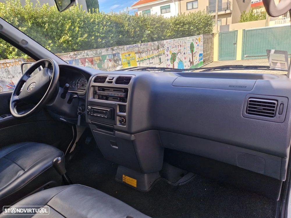 Toyota HiAce - 5