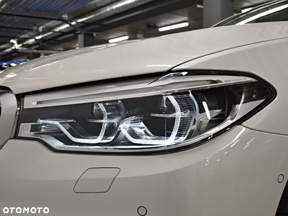 BMW Seria 5 530i GPF xDrive Luxury Line sport - 31