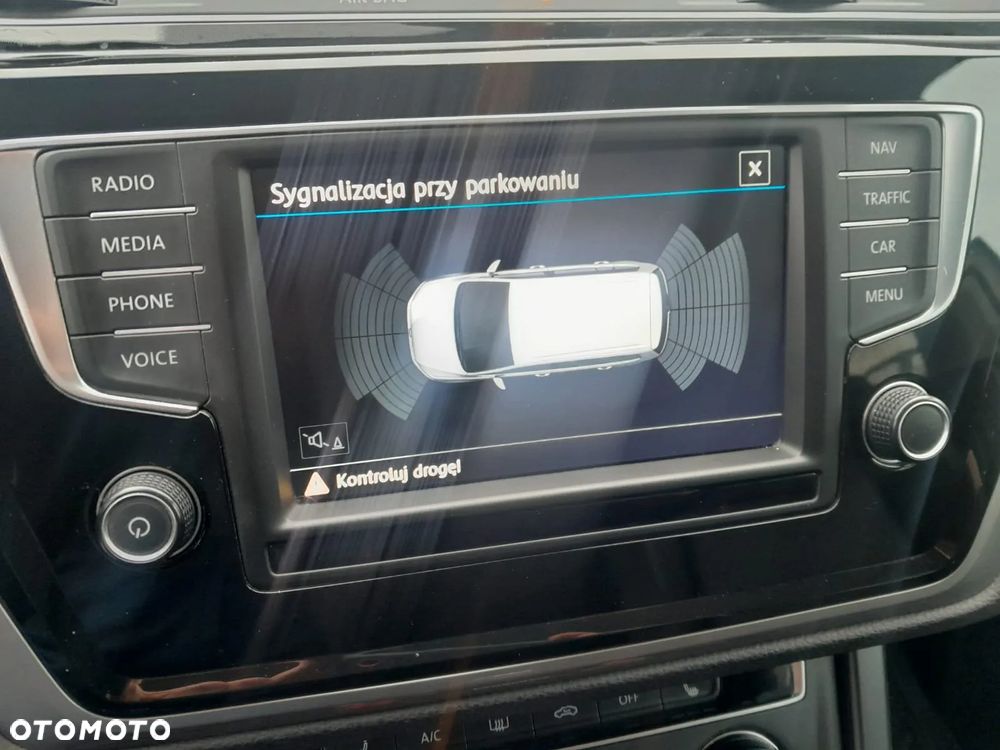 Volkswagen Touran - 12