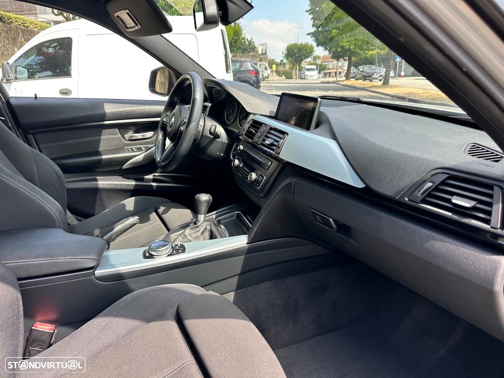 BMW 318 d Line Sport - 44