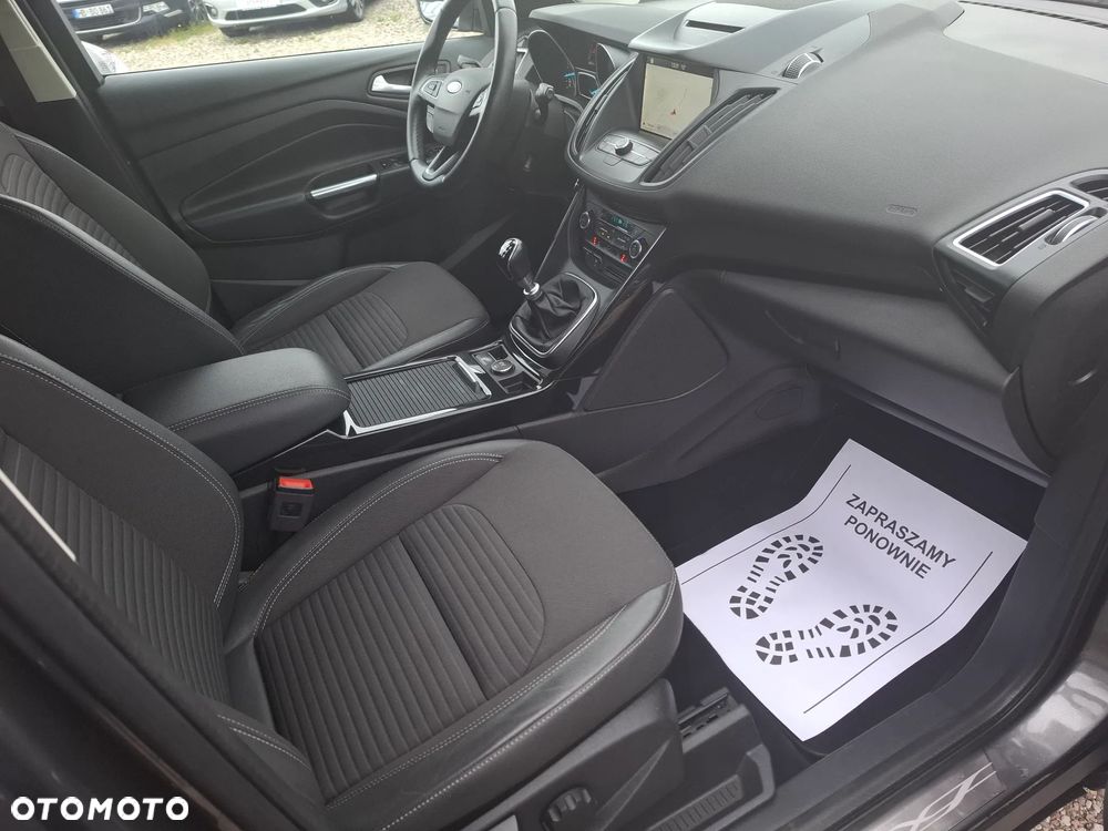 Ford Kuga 1.5 EcoBoost 2x4 Titanium - 24