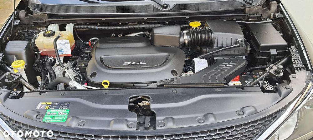 Chrysler Pacifica - 2