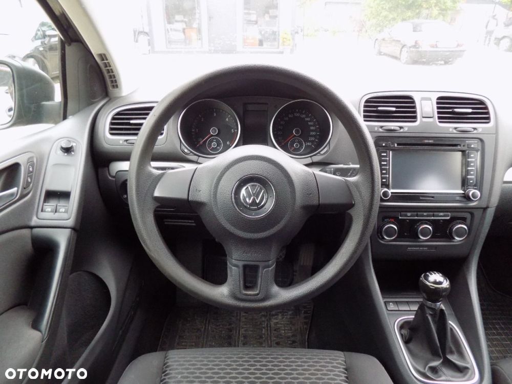 Volkswagen Golf - 6