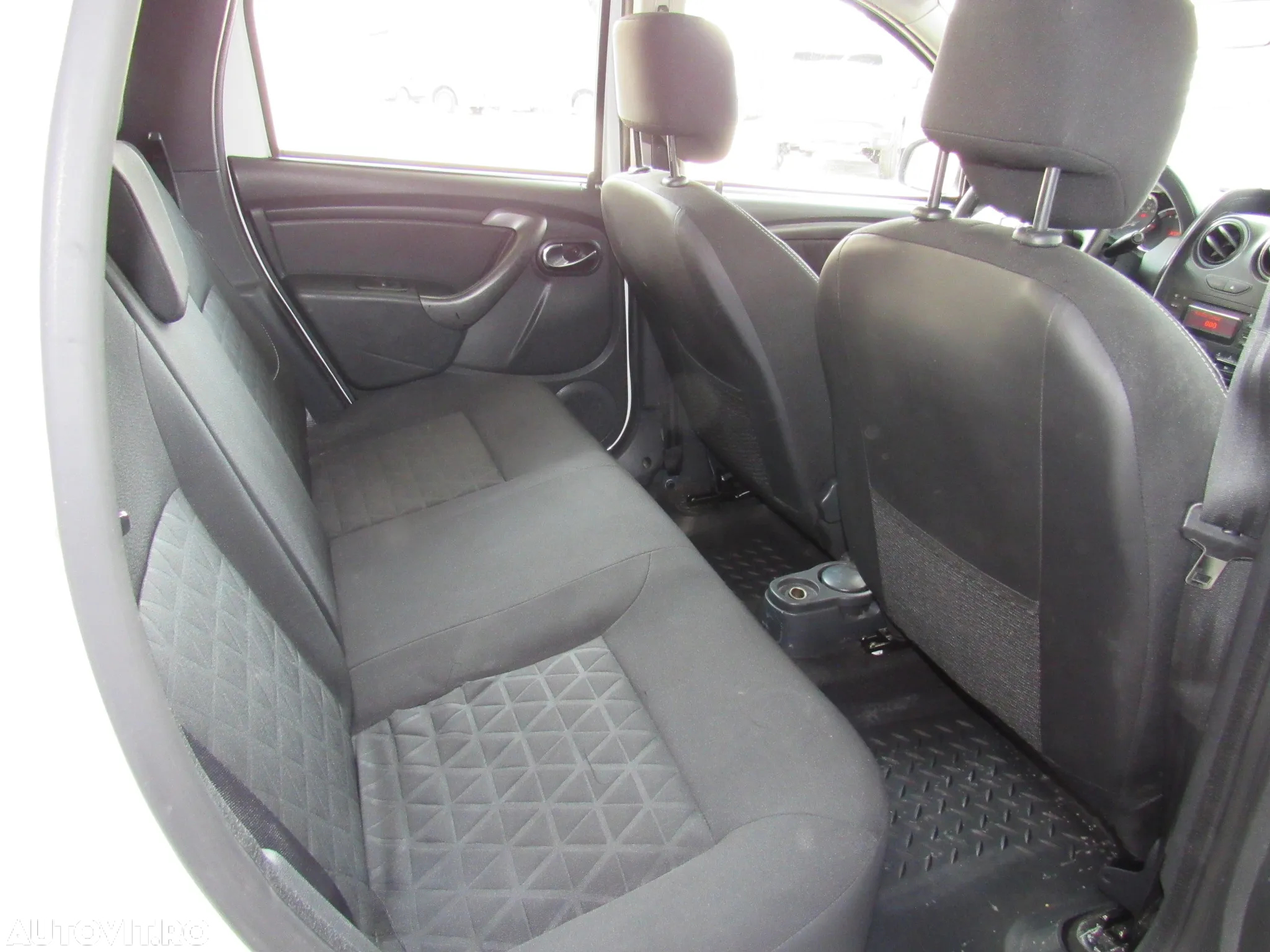 Dacia Duster 1.5 dCi 4x4 Laureate - 8