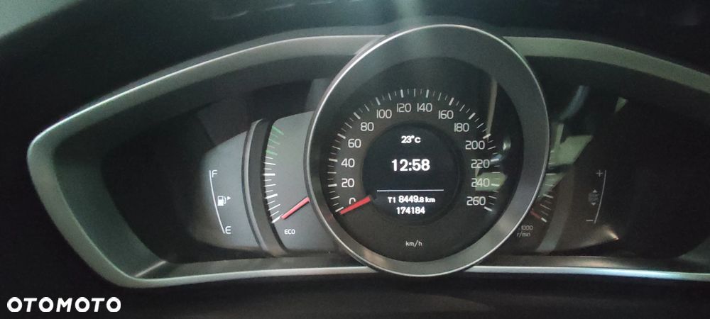 Volvo V40 T3 Summum - 11