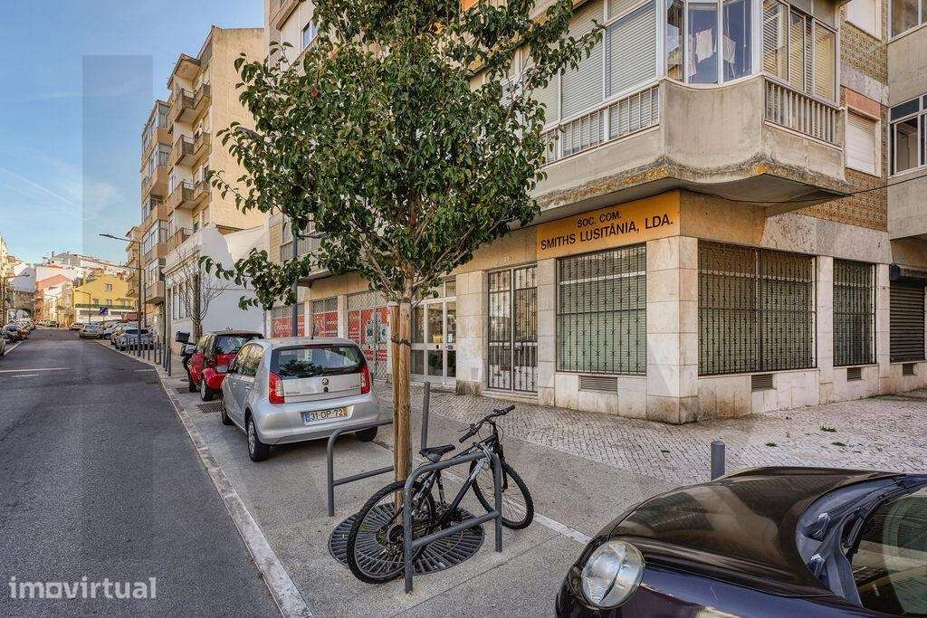 LOJA COM 197 M² NA AJUDA, LISBOA — VERSATILIDADE E POTENCIAL - Grande imagem: 4/28