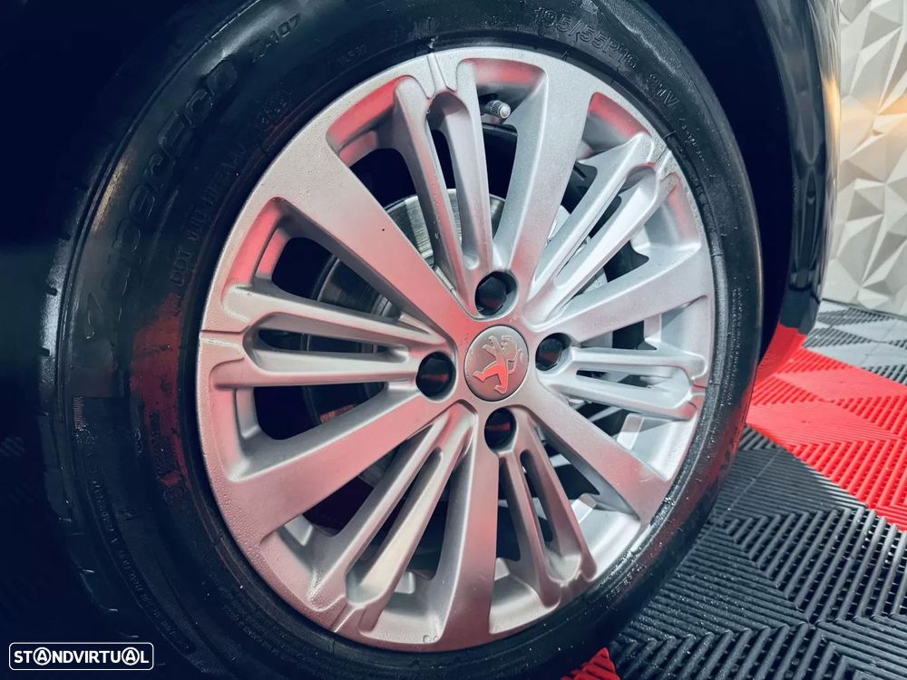 Peugeot 208 1.2 PureTech Style - 16