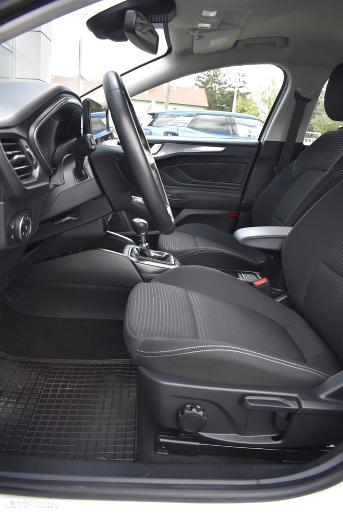 Ford Focus 1.0 EcoBoost 6MT MHEV Titanium - 39