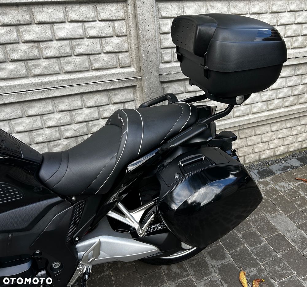 Honda VFR - 19