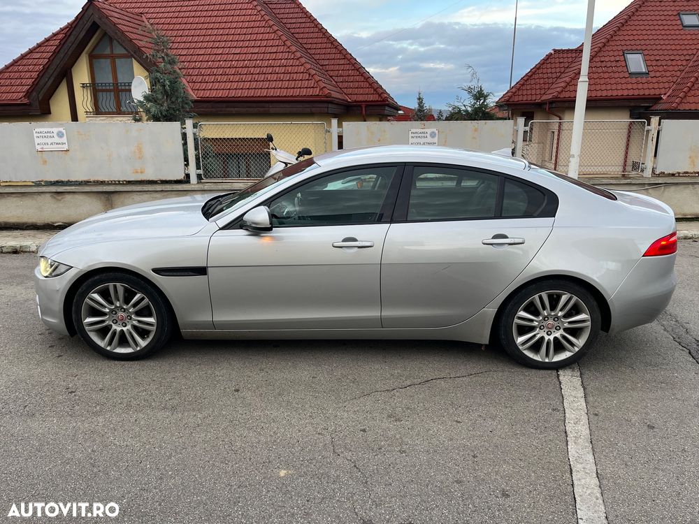 Jaguar XE 2.0 Prestige - 7