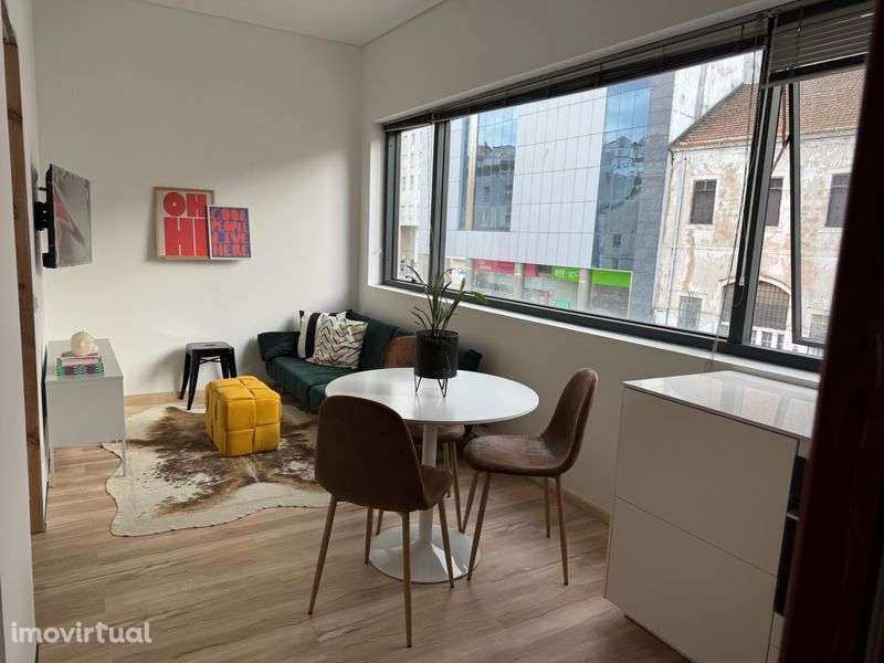 T1 remodelado e luminoso na Baixa de Coimbra - Grande imagem: 2/11