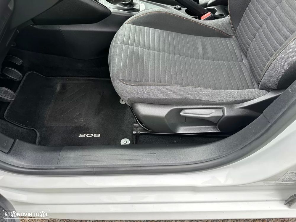 Peugeot 208 1.5 BlueHDi Allure Pack - 32