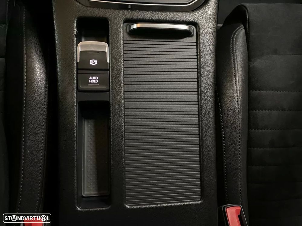 VW Passat Variant 2.0 TDi Confortline - 15