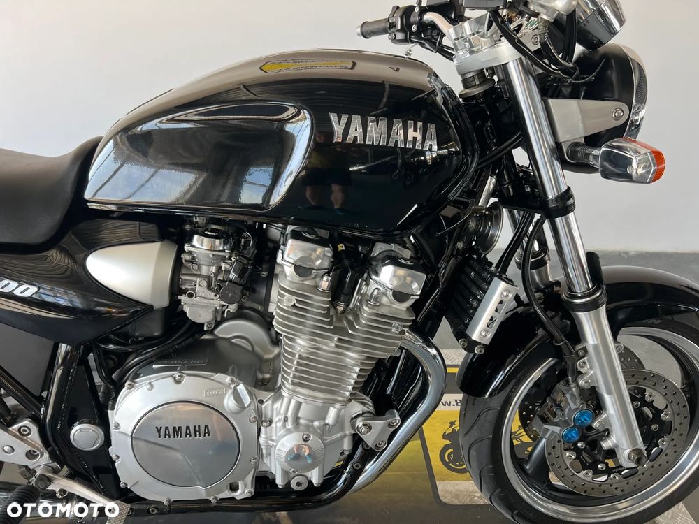 Yamaha XJR - 25