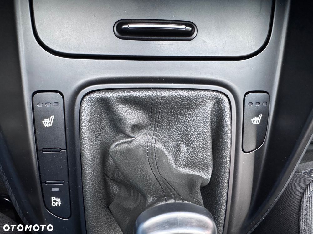 Kia Carens 1.6 GDI M - 27