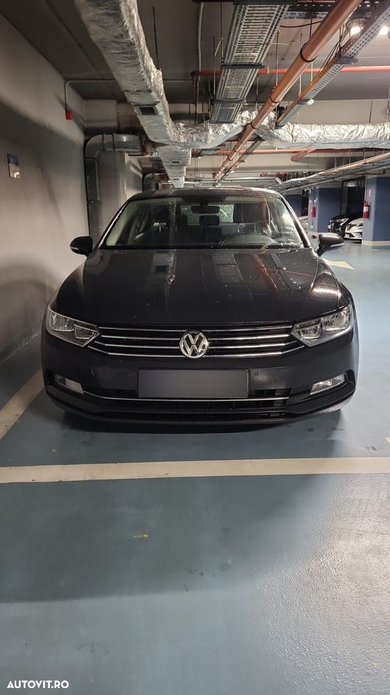Volkswagen Passat - 1