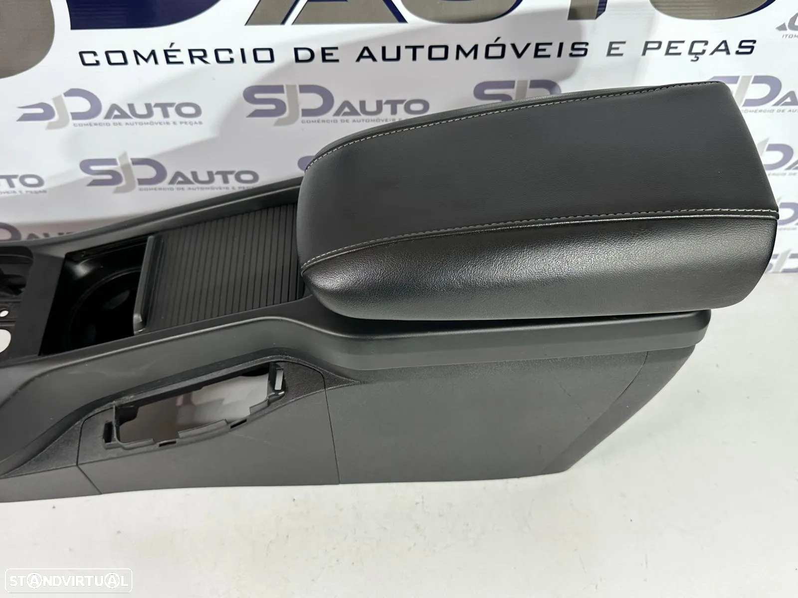 Apoio Braço / Consola Central - Volvo V40 R-Design - 2