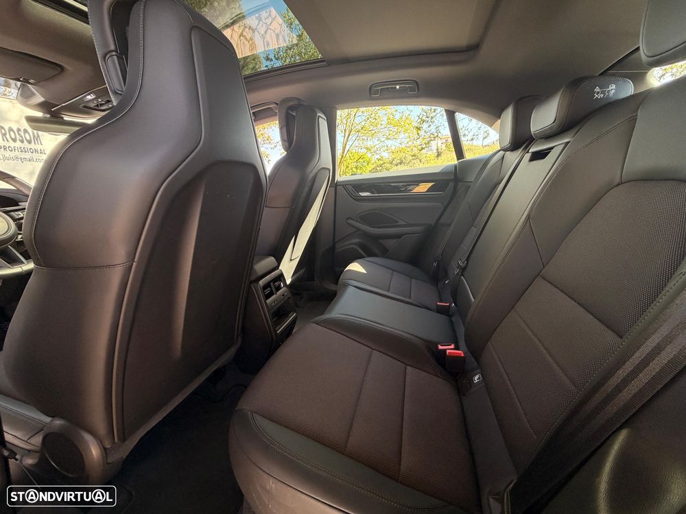 Porsche Macan Electric 4 - 25