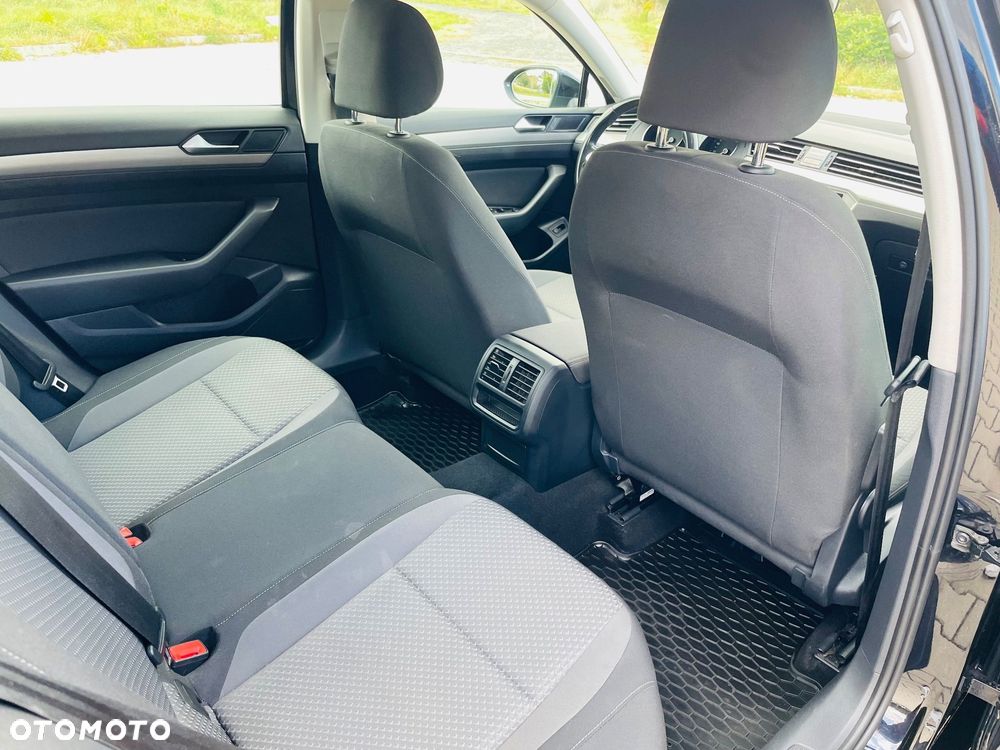 Volkswagen Passat Variant 2.0 TDI SCR DSG Elegance - 18