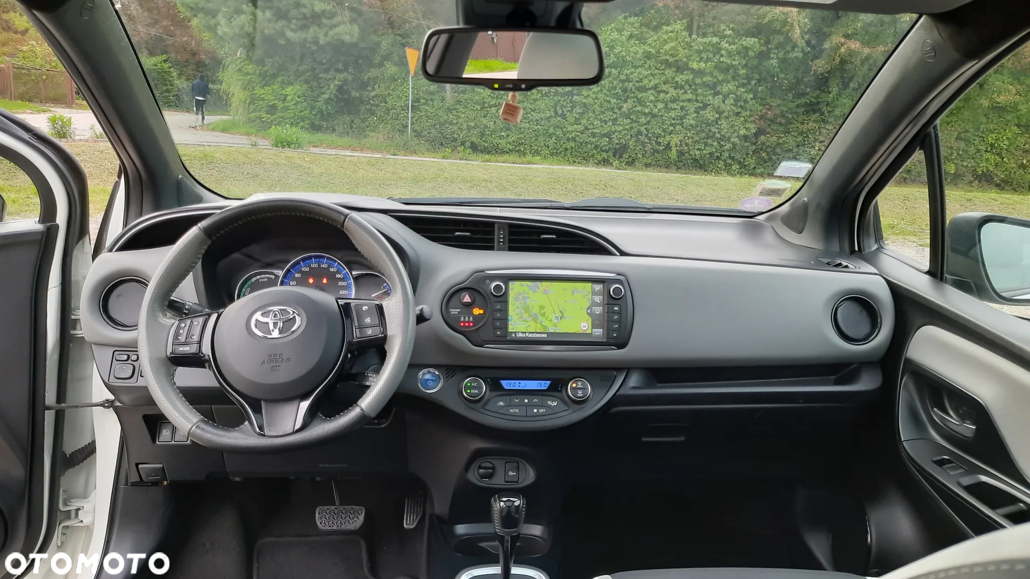 Toyota Yaris Hybrid 1.5 VVT-i Style Selection - 26