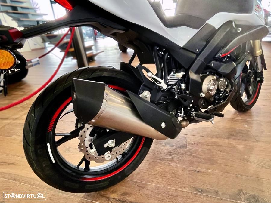 QJ Motor SRK 125S Naked - 12