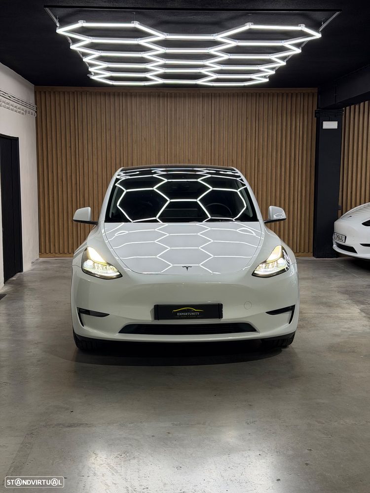 Tesla Model Y 2023 photo 2
