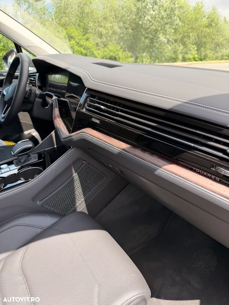 Volkswagen Touareg V6 TDI 4MOTION Elegance - 24
