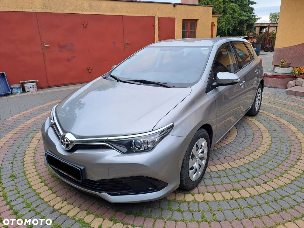 Toyota Auris - 1
