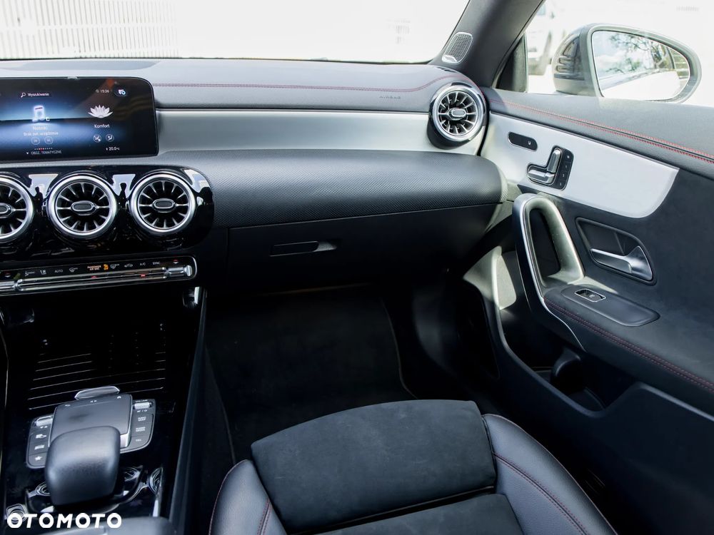 Mercedes-Benz CLA 200 7G-DCT - 12