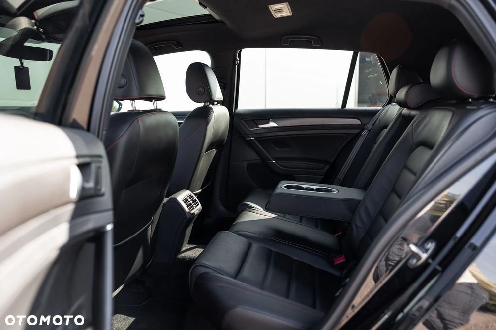 Volkswagen Golf - 35