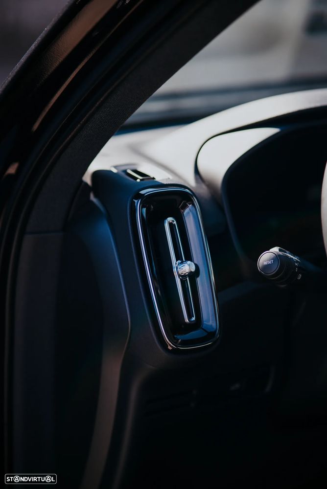 Volvo C40 Recharge Twin Motor Plus - 28