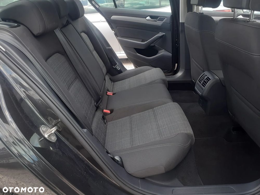 Volkswagen Passat - 26