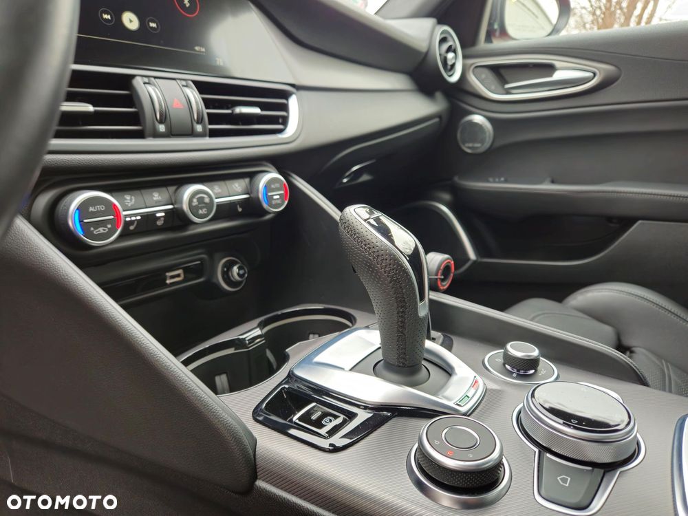 Alfa Romeo Giulia 2.0 Turbo 16V AT8-Q4 Ti - 25