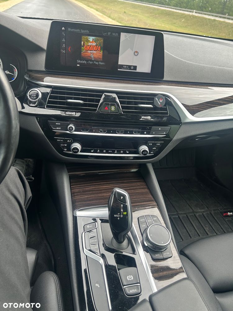 BMW Seria 5 530i xDrive Sport Line - 26