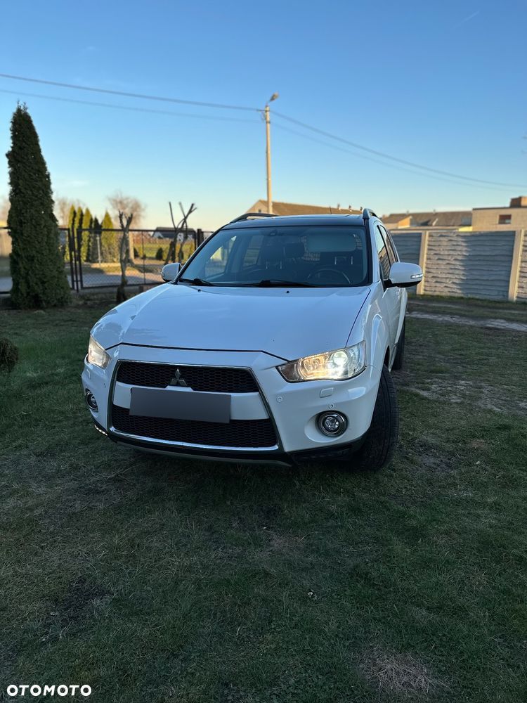 Mitsubishi Outlander - 1