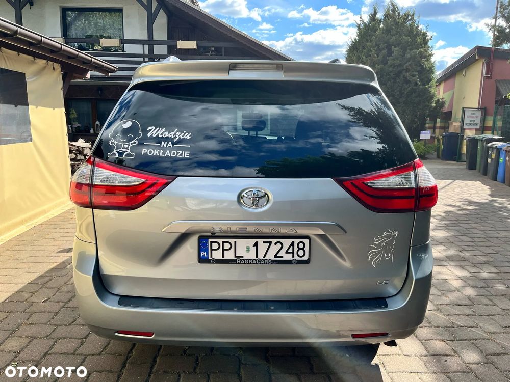 Toyota Sienna - 6