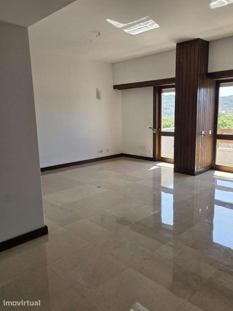 Apartamento T4 com estacionamento, Estrada da Luz, Lisboa - Grande imagem: 3/19