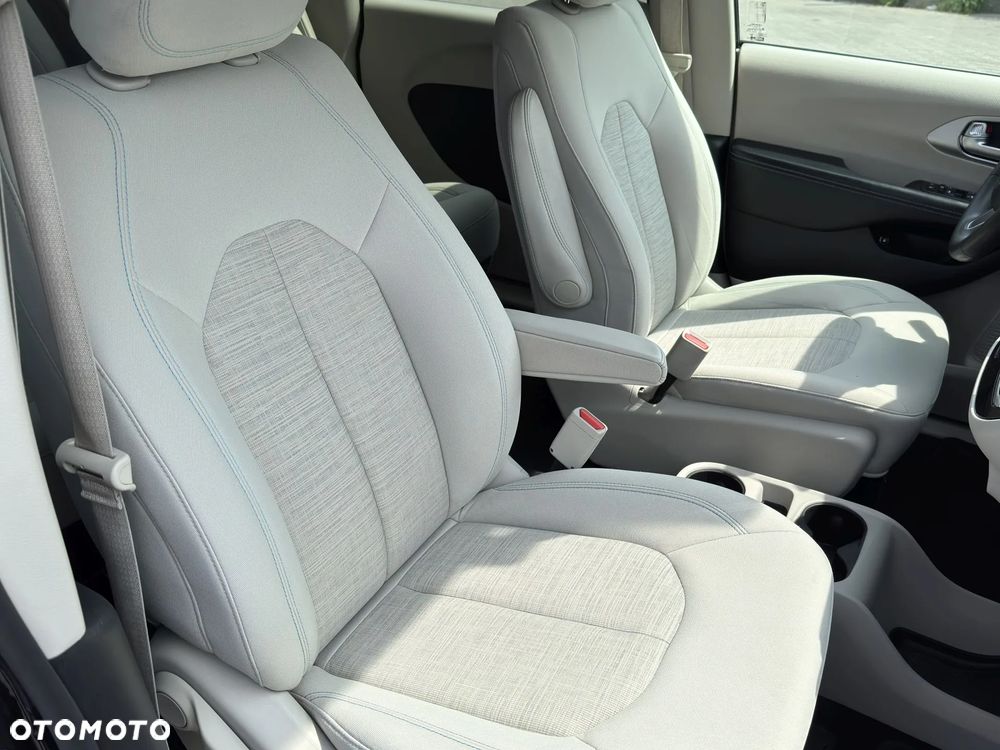 Chrysler Pacifica - 9