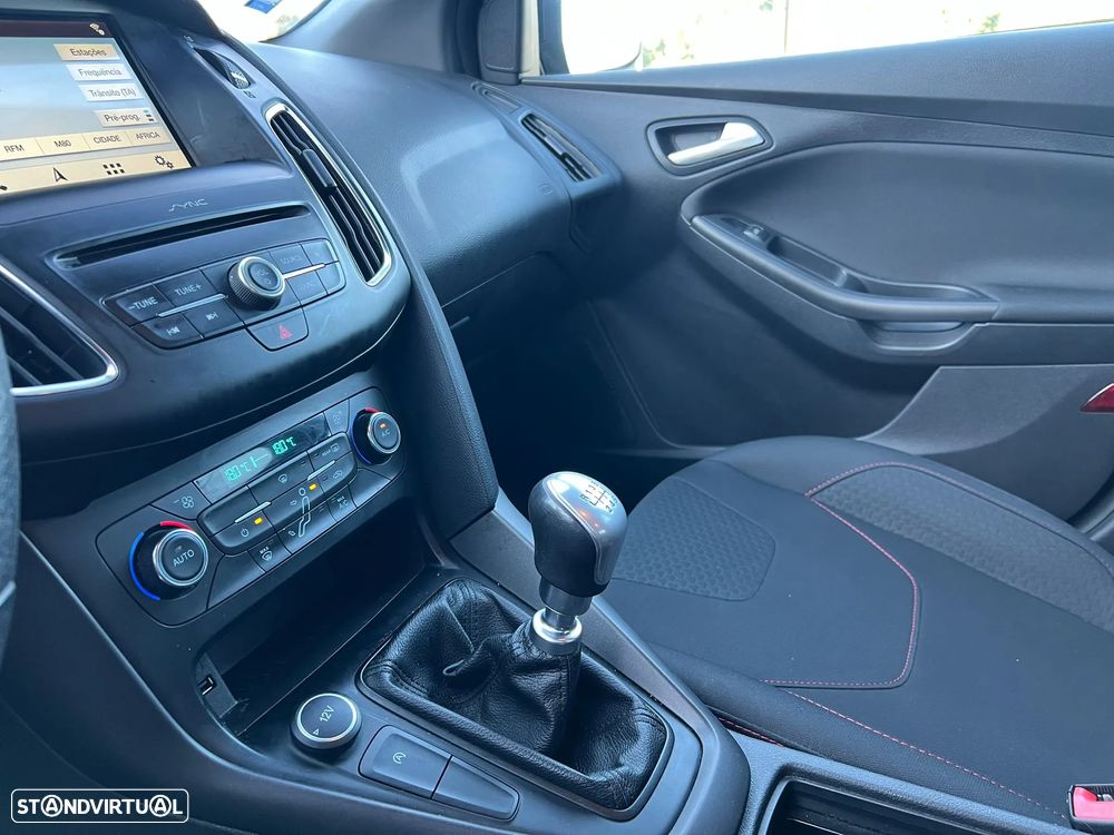 Ford Focus 1.5 TDCi EcoBlue ST-Line - 15