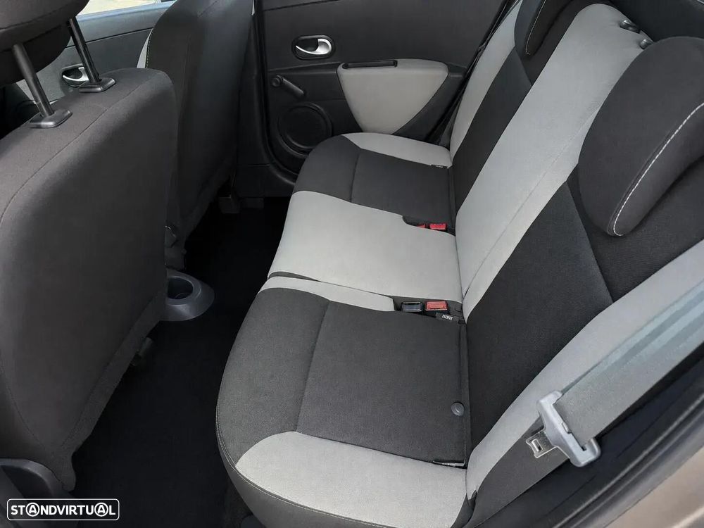 Renault Clio Break 1.2 16V Confort 130g - 10