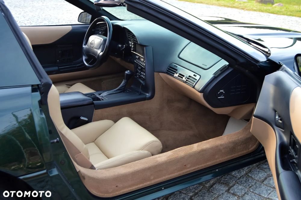 Chevrolet Corvette - 24