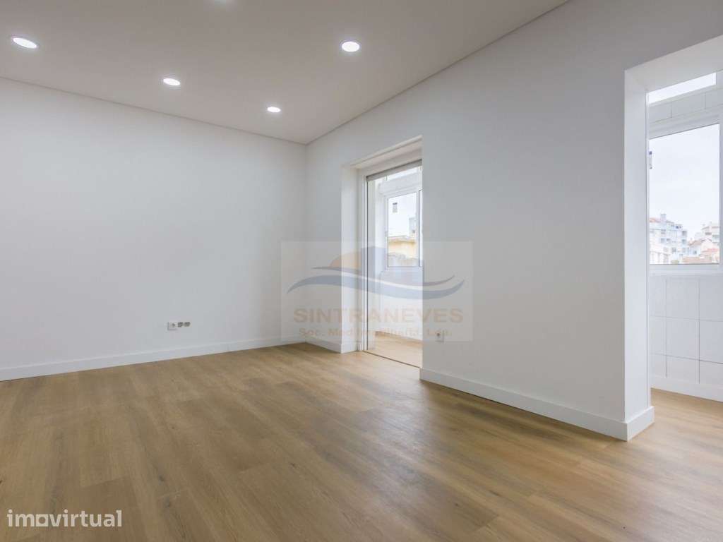 T2 Totalmente Remodelado nas Portas de Benfica | Moderno, Luminoso ... - Grande imagem: 3/23